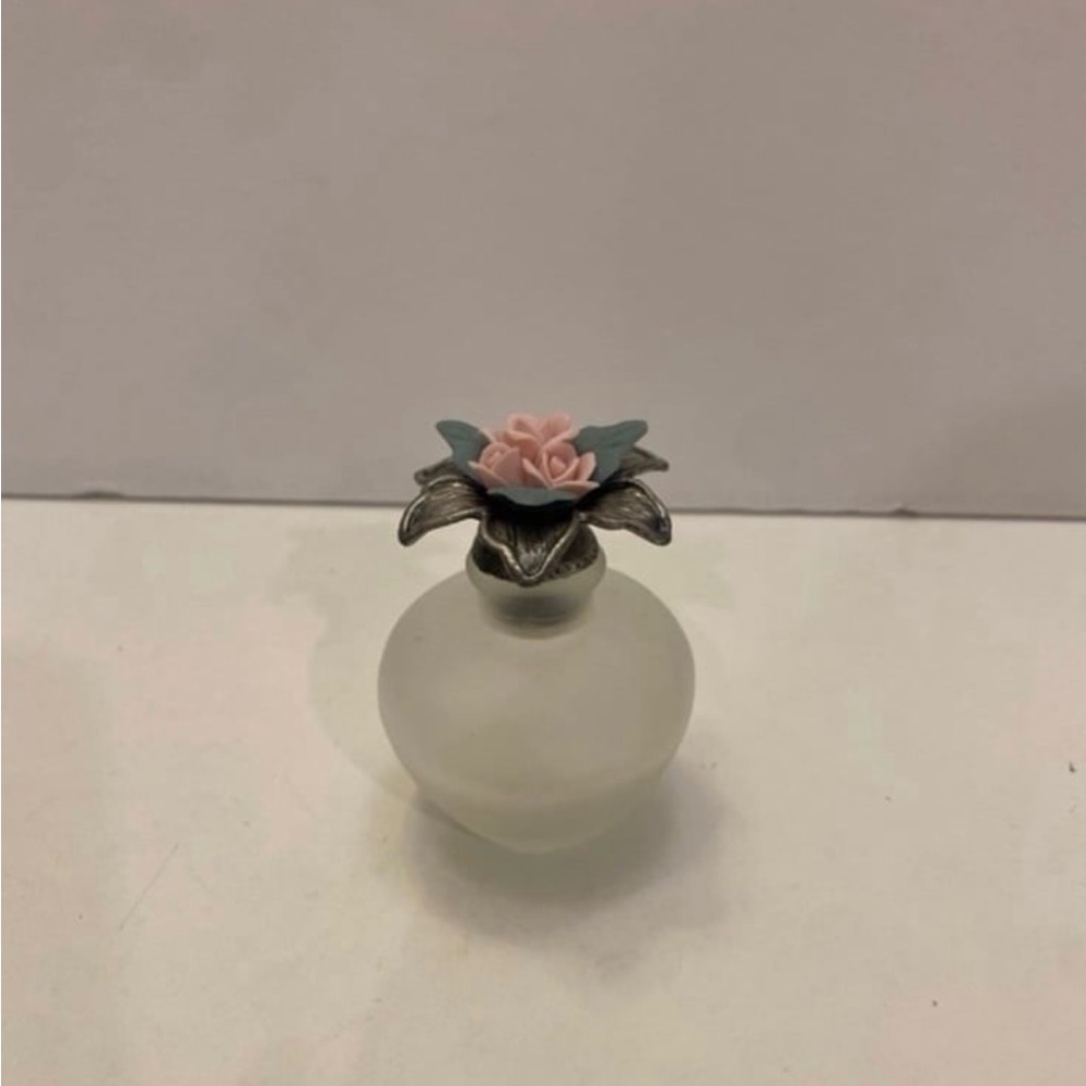 VICTORIAN EMPTY PERFUME FROSTED GLASS BOTTLE PINK ROSES SILVER PEWTER STOPPER